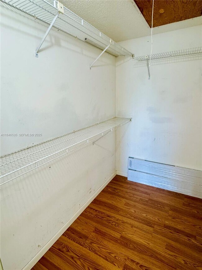 Building Photo - 806 Sky Pine Way