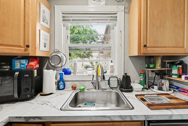 Building Photo - Charming 2BR + Office Home with Fenced Yards & Spacious Living – Available June 2026