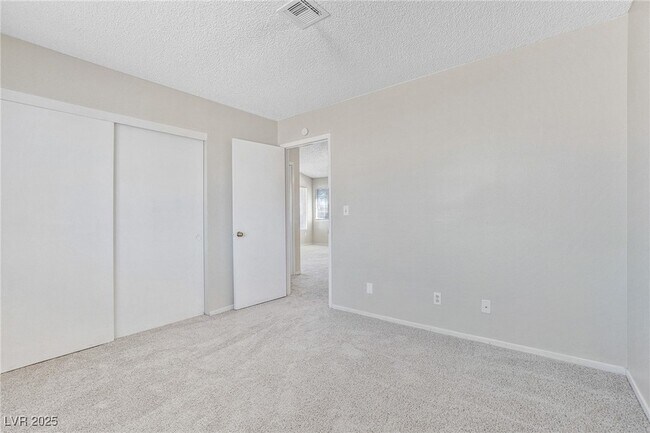 Building Photo - 2685 Jennydiane Dr