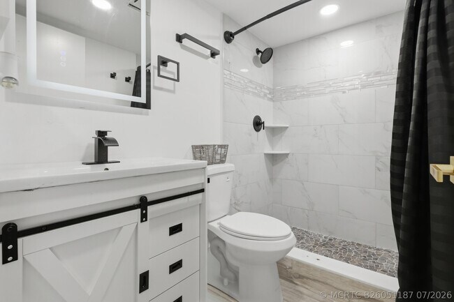 Building Photo - 545 Trace Cir