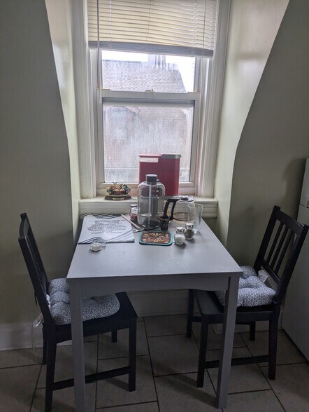 Building Photo - 22 School Ln