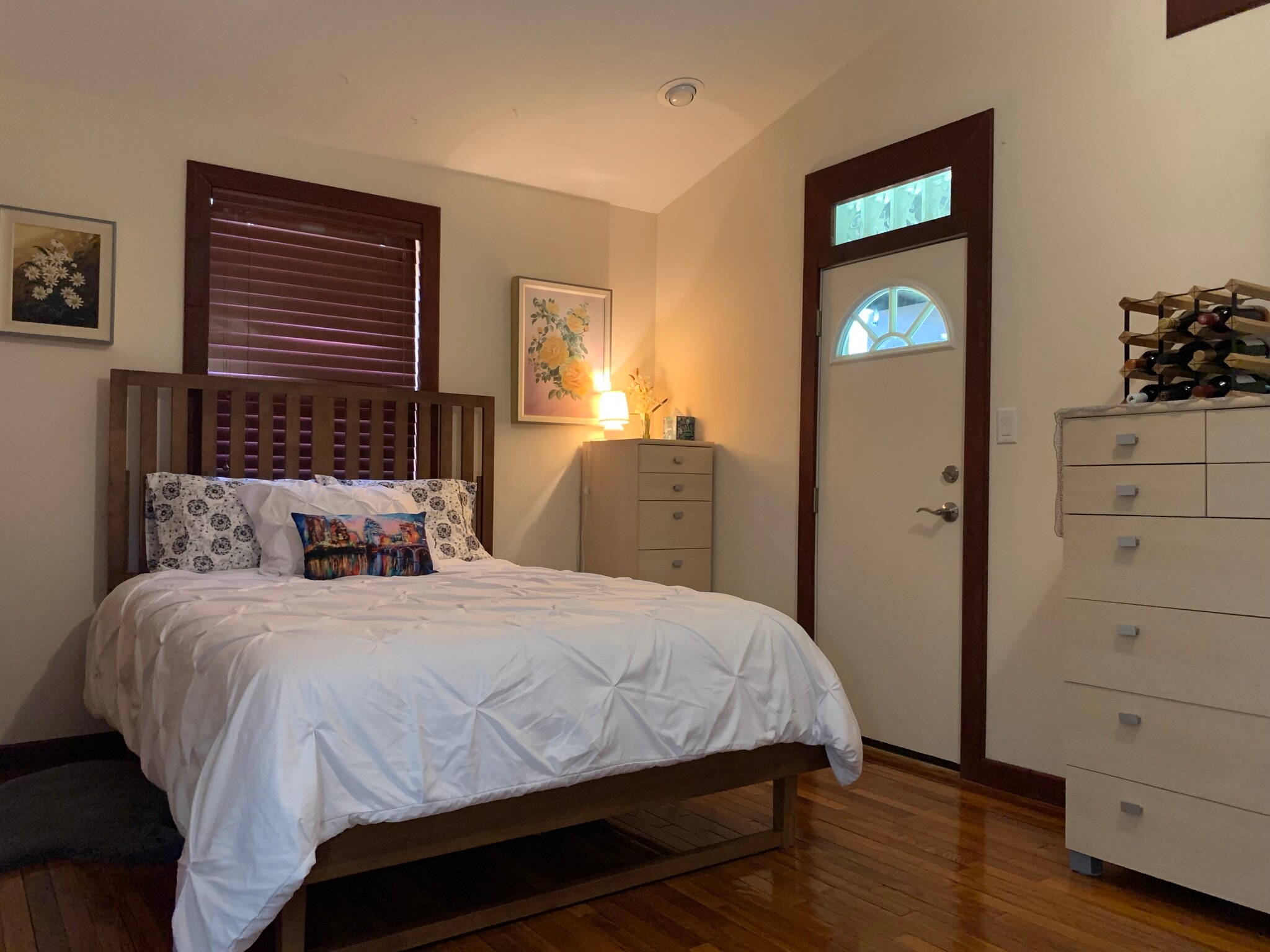 Short term rental. Primary suite. Austin, Tx. Popular East Side. - 905 Prospect Ave