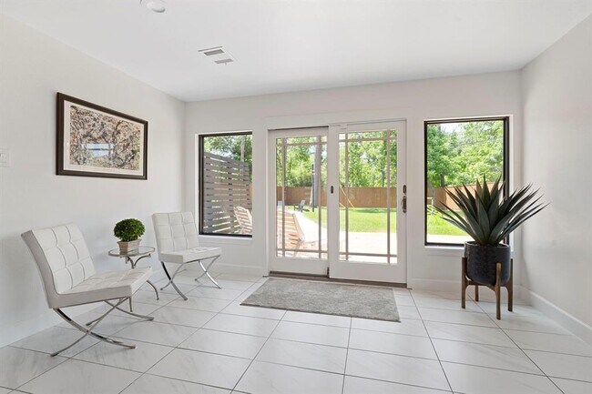 Building Photo - 8537 Panatella Dr