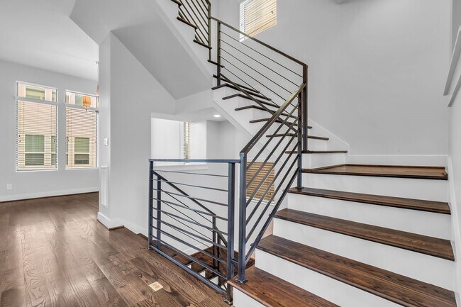 Building Photo - 1724 Ovid St