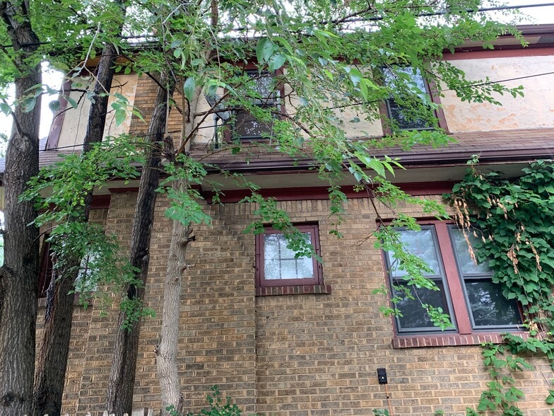 Building Photo - 2115 10th Ave