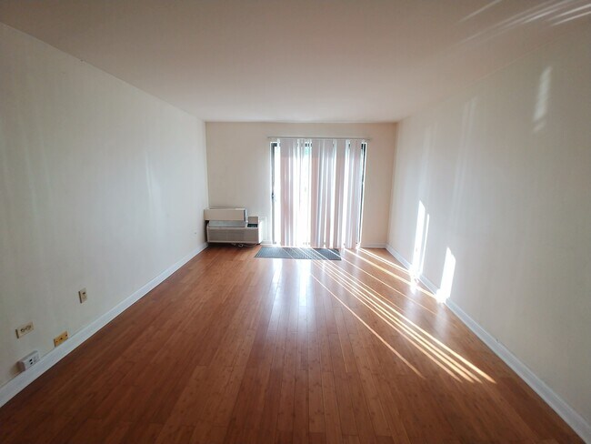 Building Photo - 756 Prescott Dr