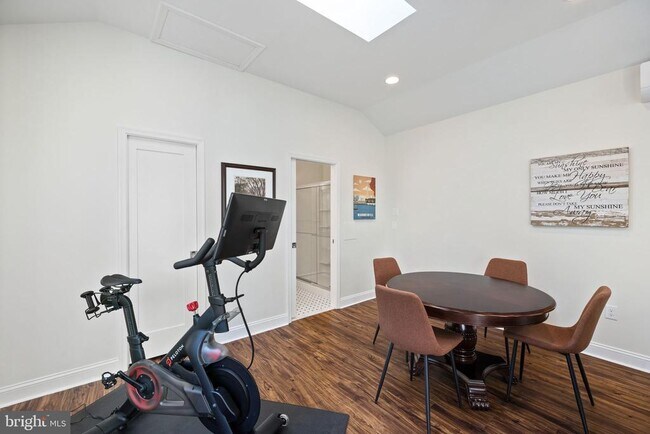 Building Photo - 1604 N Edgewood St
