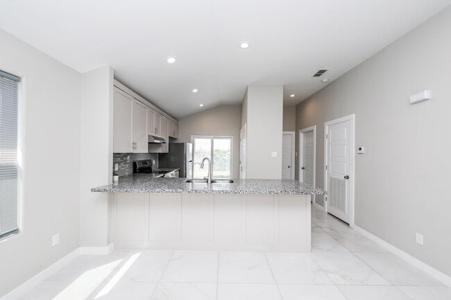 Building Photo - 7106 EL MESON DR