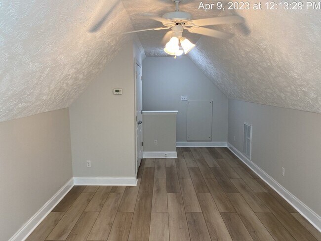 Building Photo - 2126 Queen Elizabeth Ln