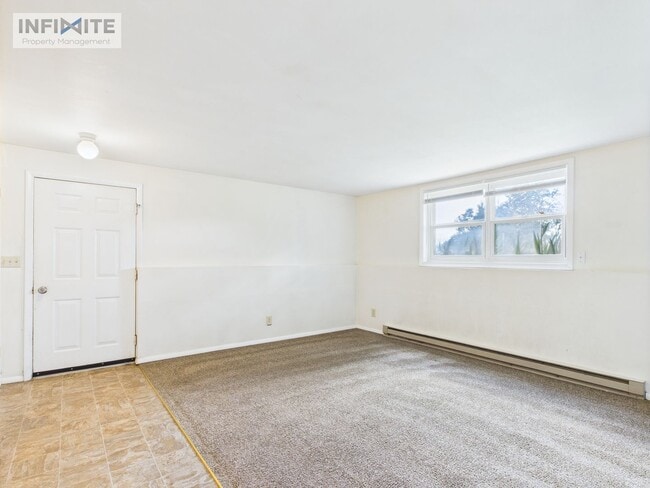 Building Photo - 3 Bedroom off East Valley Center!