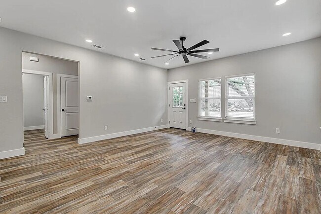 Building Photo - 91 Live Oak St