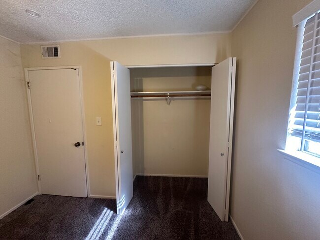 Building Photo - 3333 El Encanto Ct