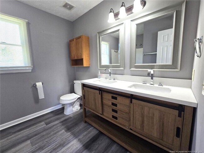 Building Photo - 7132 Dayspring Dr