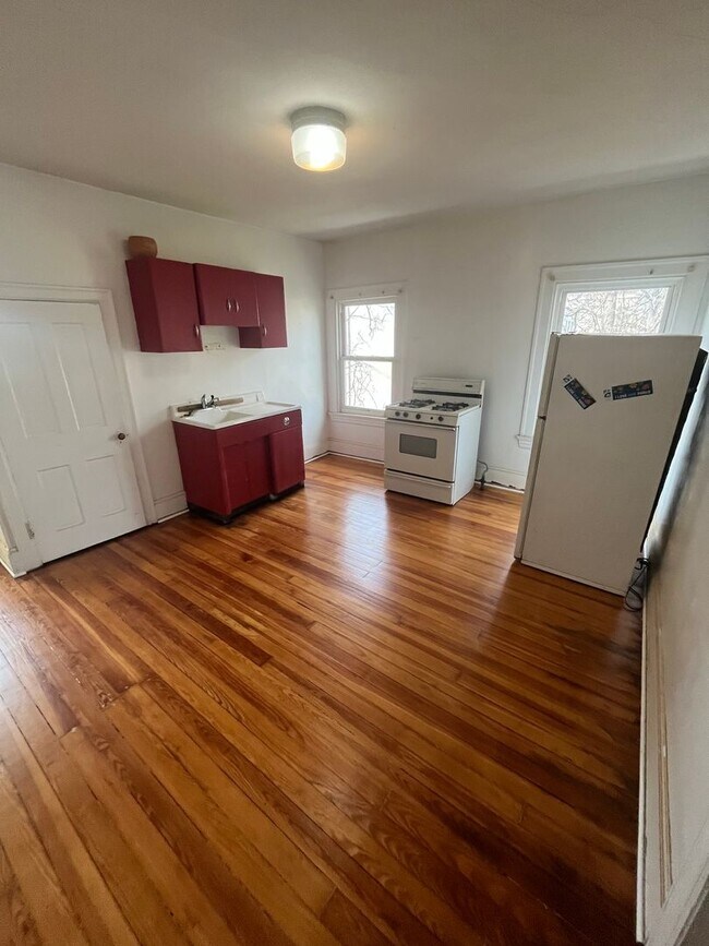 Building Photo - 3523 Clifton Ave