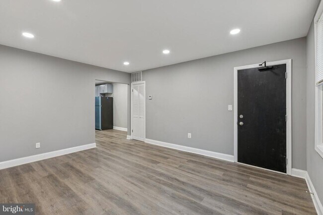 Building Photo - 405 34th St SE