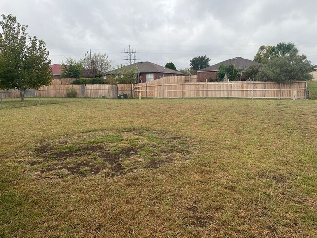Building Photo - 2408 Thoroughbred Dr