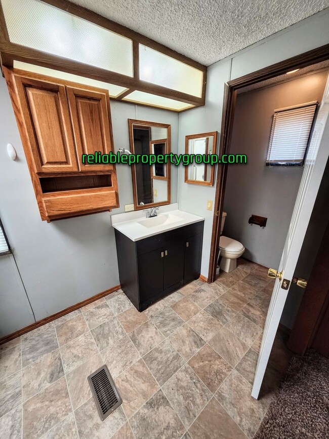 Building Photo - New Listing in Churubusco!!