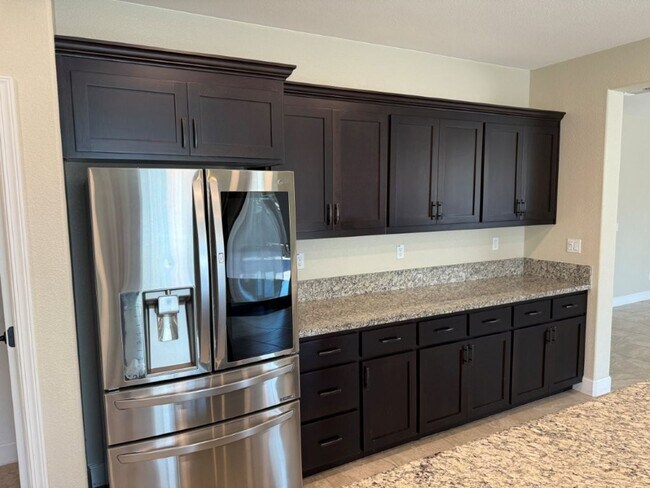 Building Photo - Newer Modern 4 Bedroom 3.5 Bath w/ Bedroom...