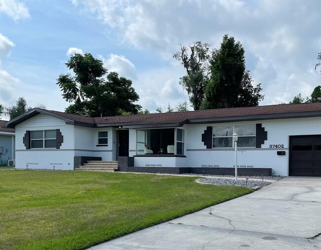 Building Photo - 37402 Meridian Ave