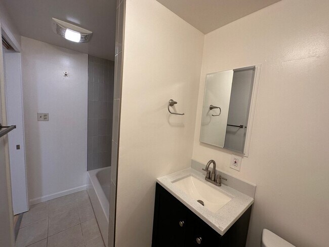Building Photo - 855 52nd St
