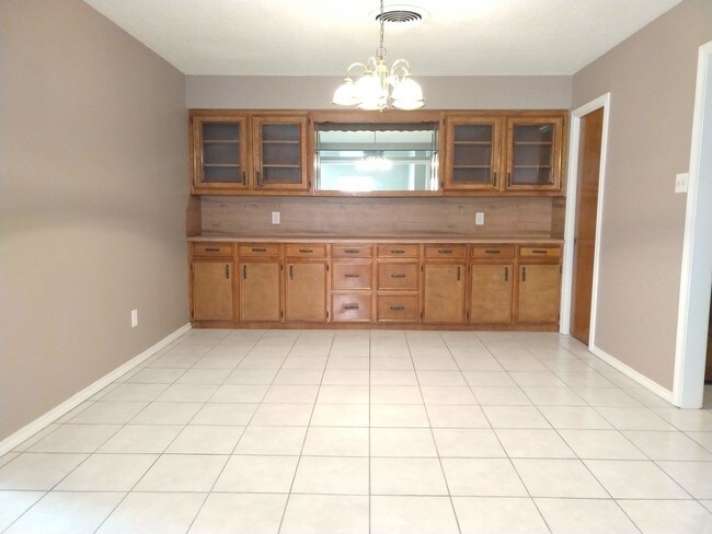 Building Photo - 3620 Gumwood Ave