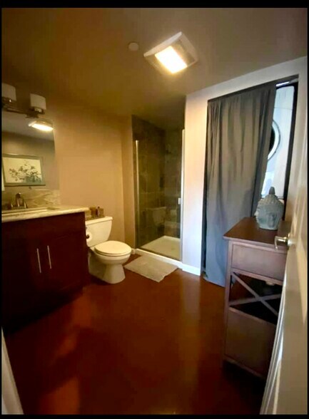 Guest bathroom /Laundry room - 500 N St
