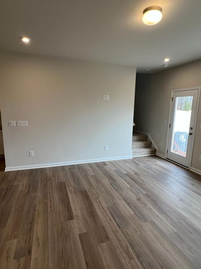 Building Photo - Townhome with 3BR/2.5BA Garage Located in ...