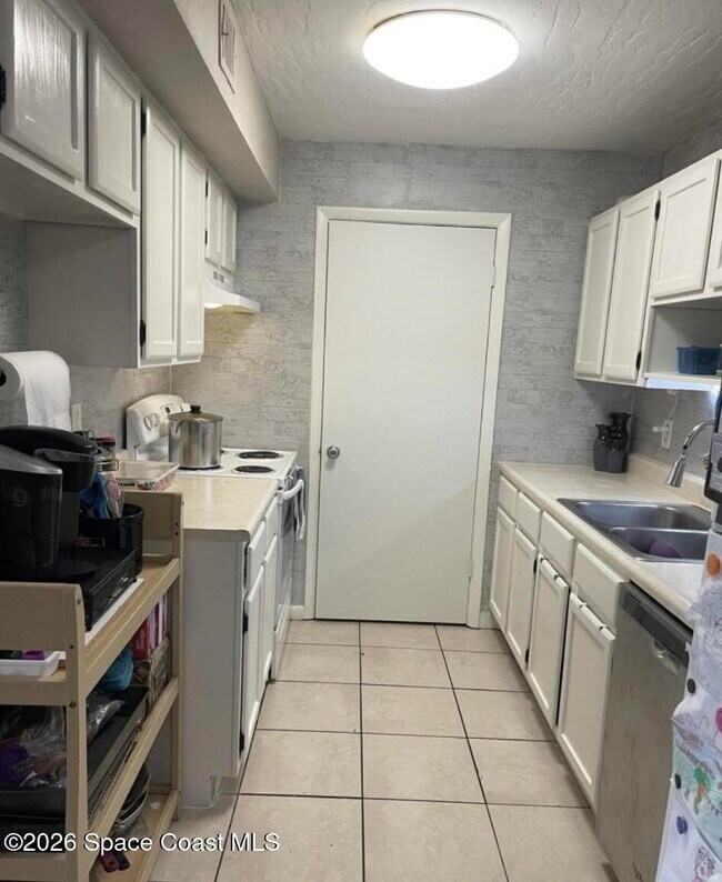 Building Photo - 2101 Forest Knoll Dr NE
