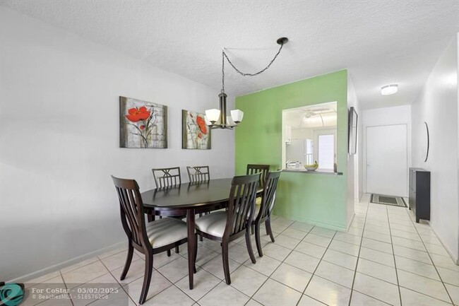 Building Photo - 460 Paradise Isle Blvd