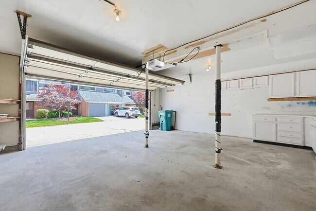 Building Photo - 167 Greenbrook Dr