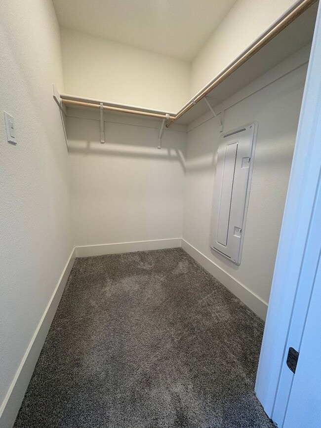 Building Photo - Executive 1 bedroom is seconds from Tesla & Warm Springs BART.