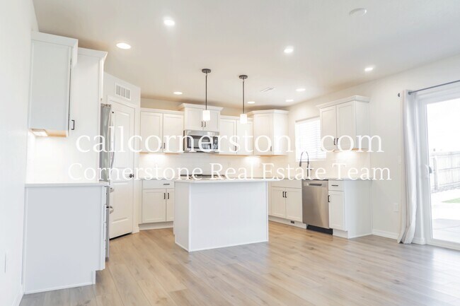 Building Photo - 8782 Beaverhead Cir