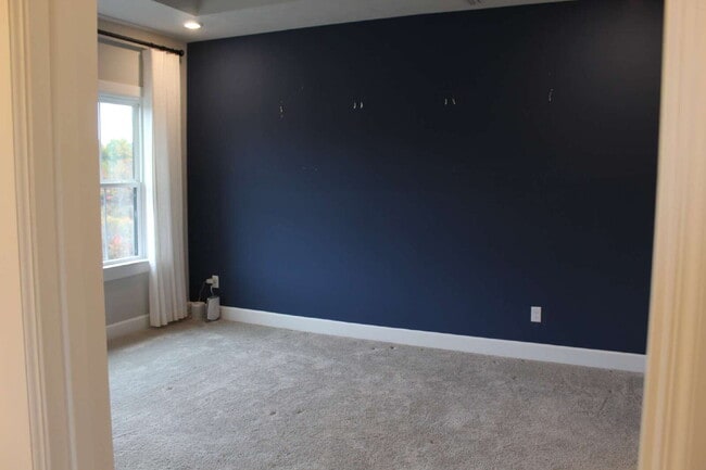 Building Photo - Exquisite 3-Bed Townhouse in Moon Township with Scenic Views & Modern Finishes!