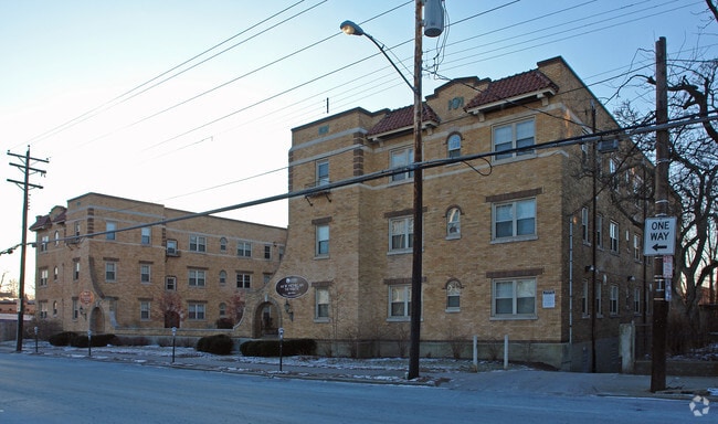 Building Photo - The Majestic