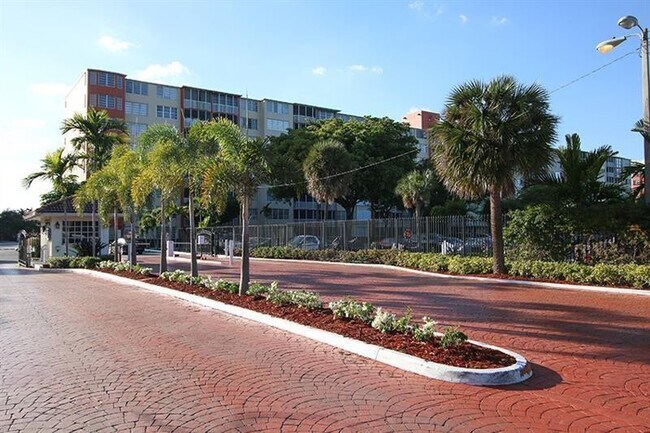 Building Photo - 1700 NE 191st St