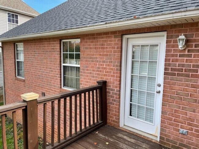 Building Photo - Hardin Valley Knoxville 37932 - 4 bedroom, 2 bath home - Call Ed Johnson 865-924-5045
