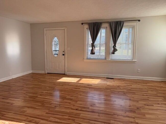 Building Photo - Spacious 4 Bedroom in North Nashville - Minutes from Downtown