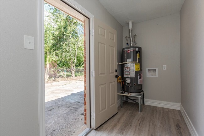 Building Photo - 4813 Cedar St