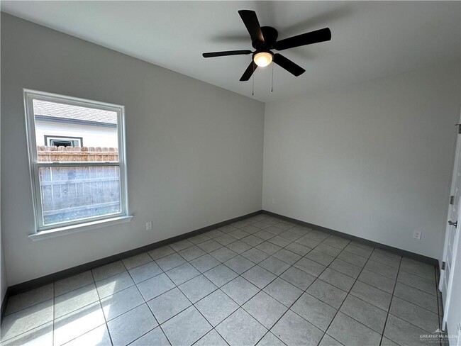 Building Photo - 10 Summit Rd