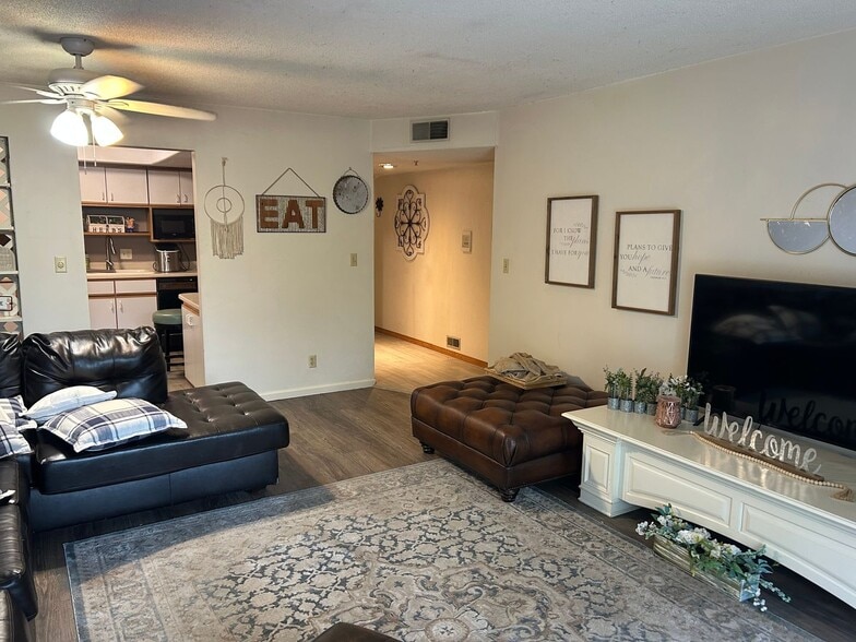 Building Photo - 2904 W 33rd St