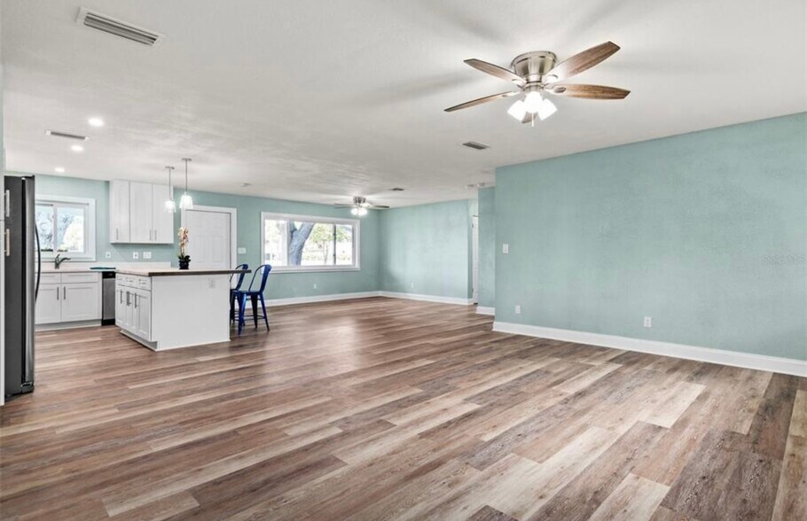 Building Photo - 11615 Park Blvd