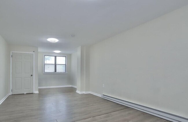 Building Photo - 551 Mercer St