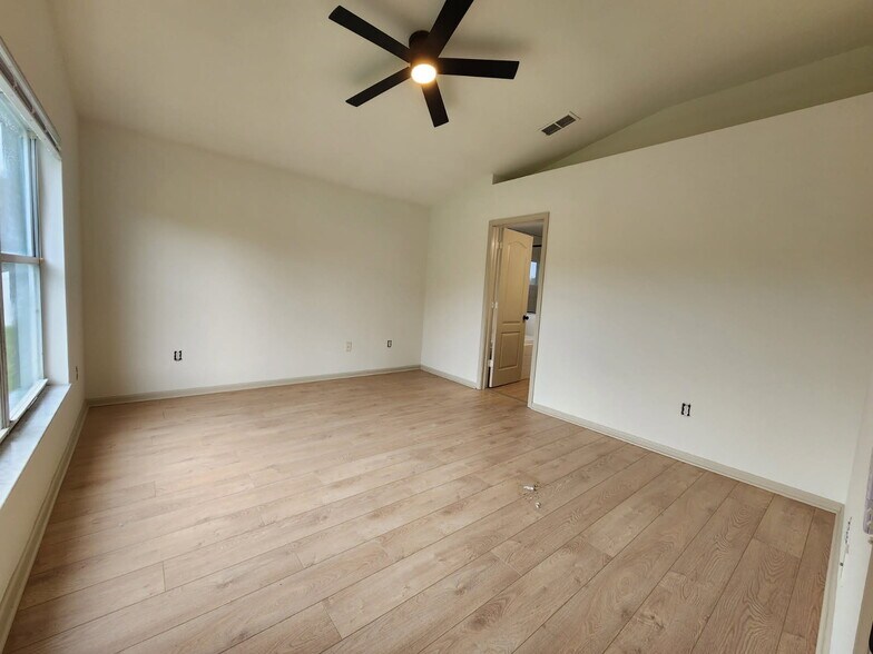 Building Photo - 3333 Keswick Ct