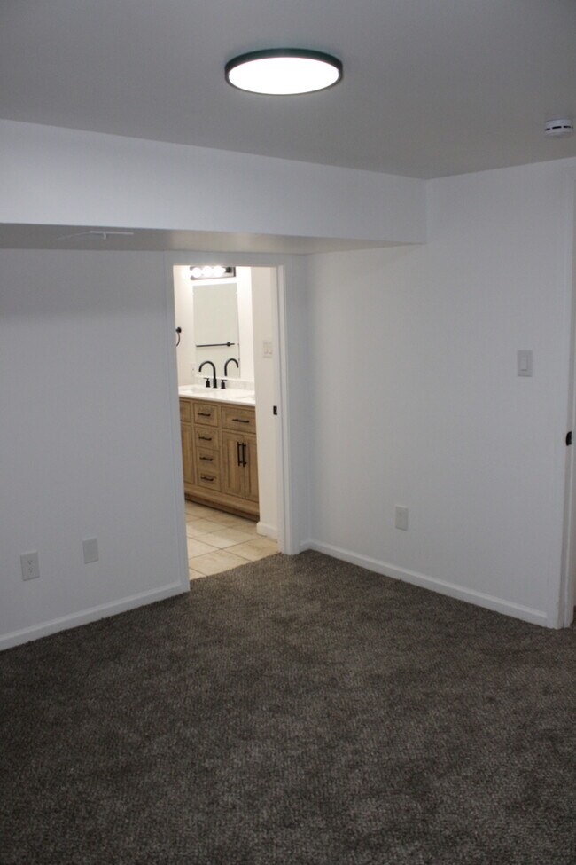 Building Photo - Newly rehabbed 3 bed - 2 full bath in Glad...