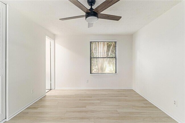 Building Photo - 4922 Glenside Ct
