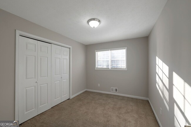 Building Photo - 30 Vickie Dr