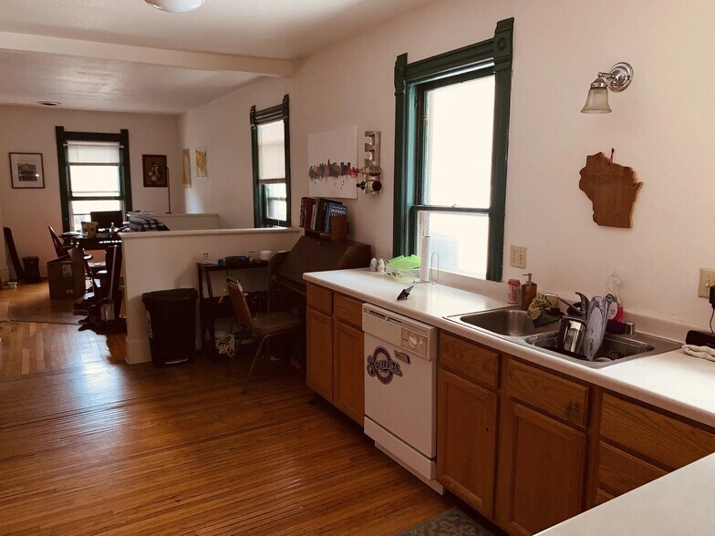 Building Photo - 817 E Johnson St