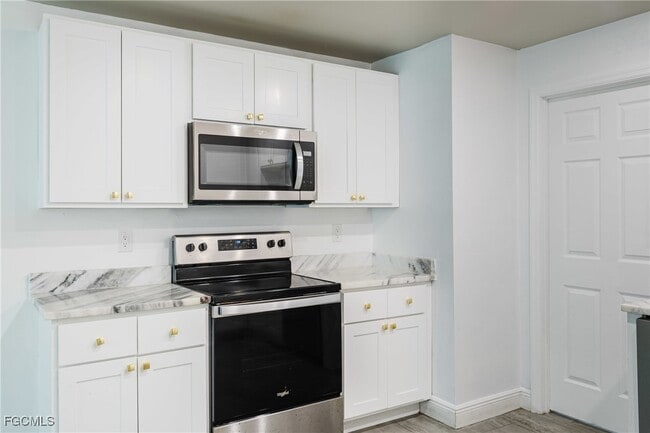 Building Photo - 2403-2405 Maple Ave