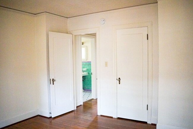Building Photo - Amazing Vintage Tile, Arched Doorways, Built-ins & Courtyard in This Art-Deco Townhouse!