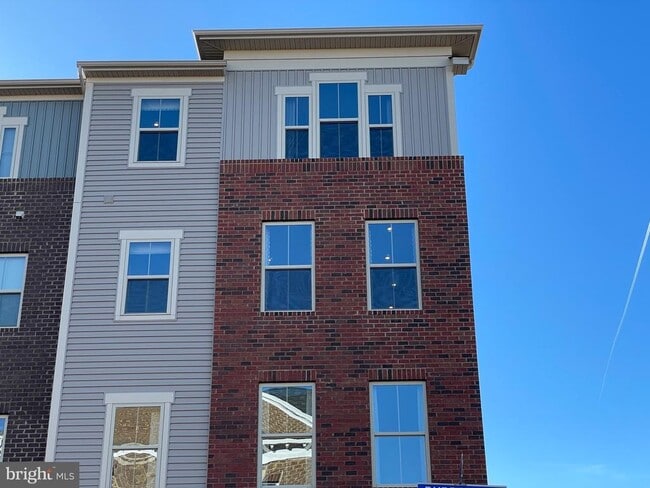 Building Photo - 42589 Burbank Terrace